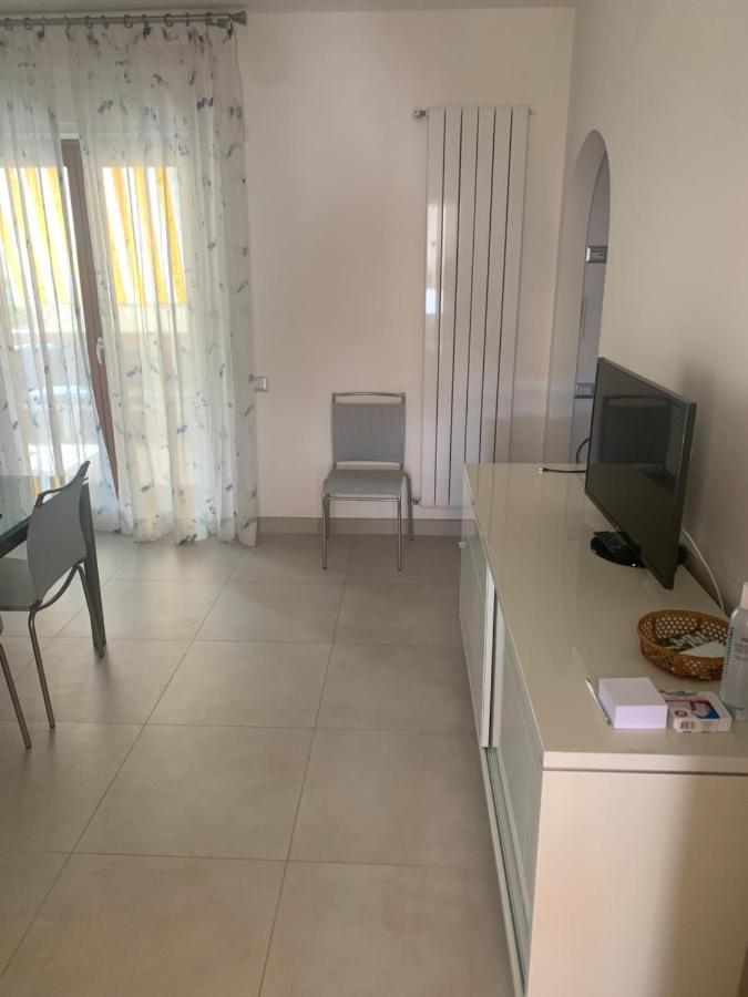 La Maison Lilla, Sabaudia Bagian luar foto